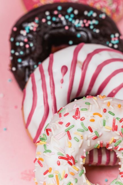 Donut cu glazura de ciocolata