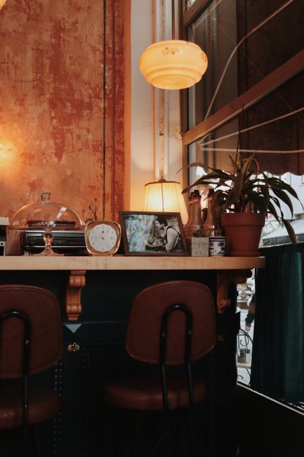 Interiorul unei cafenele Hello Donuts & Coffee