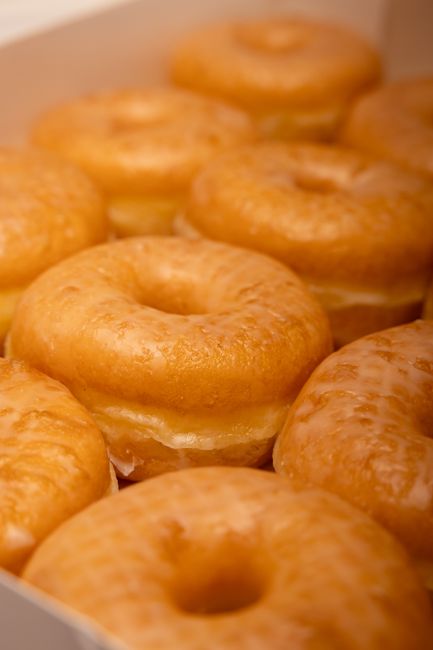 Cutie cu donuts proaspeti