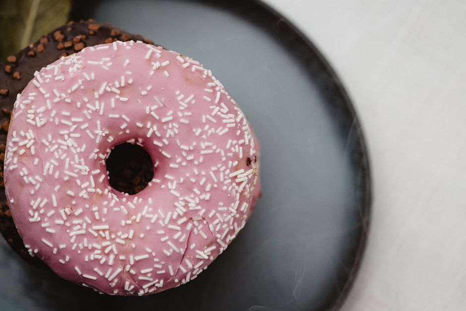 Donuts cu sprinkles, top view