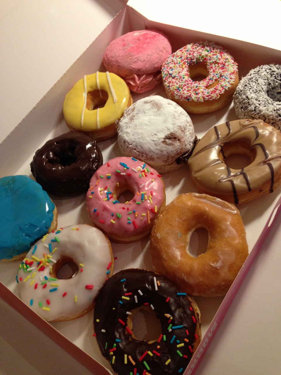 Donuts colorati, plini de bucurie